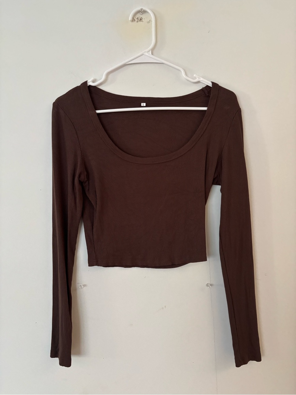 chocolate brown ribbed scoop neck long sleeve cropped tee top 🤎